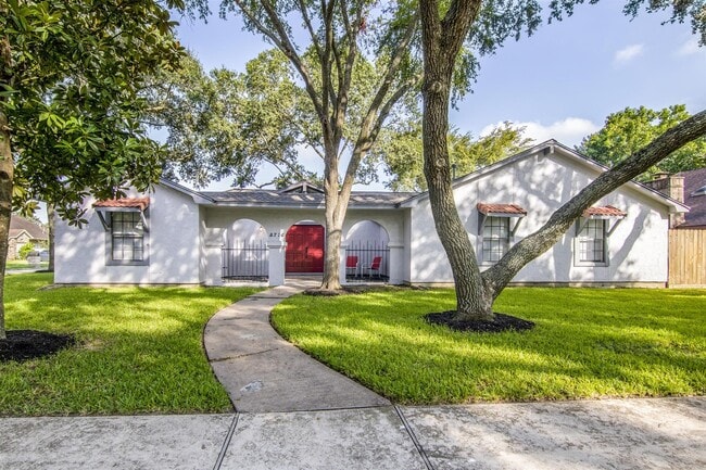 property at 2716 Pinecone Ln