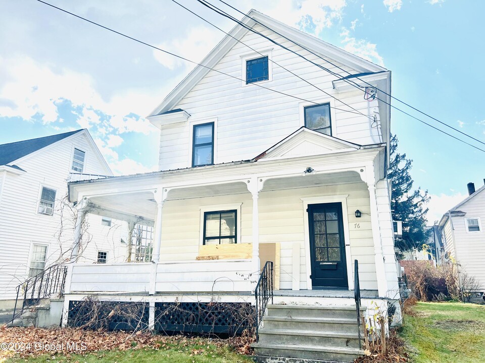 76 Crandall St in Glens Falls, NY - Building Photo