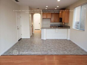 3744 Naturita Way in Sacramento, CA - Foto de edificio - Building Photo