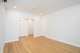 20 Forest St, Unit 32 in Cambridge, MA - Foto de edificio - Building Photo