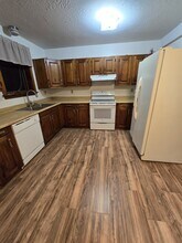 16 Cote Cir, Unit Flr 1 in Raymond, NH - Building Photo - Building Photo