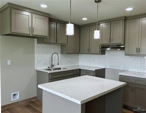 820 Redwood Ave in McAllen, TX - Building Photo - Building Photo