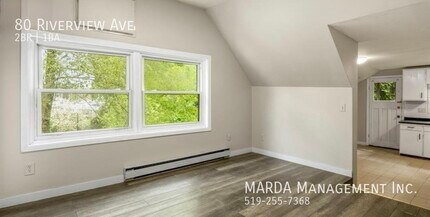 CHARMING 2.5 BED/1.5 BATH UPPER UNIT IN LA in Windsor, ON - Building Photo - Building Photo