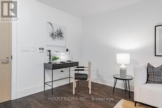 39-1039 Queens Quay E in Toronto, ON - Building Photo - Building Photo