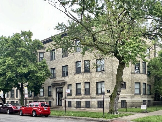 915 W Waveland Ave in Chicago, IL - Foto de edificio - Building Photo
