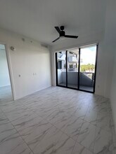 2303 NE 171st St, Unit A3 in Miami, FL - Foto de edificio - Building Photo