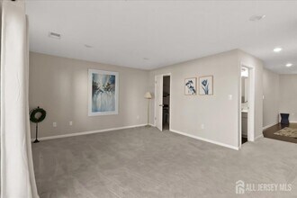 905 Chalmers Ln in Monroe Township, NJ - Building Photo - Building Photo