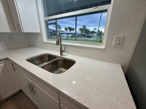 116 Myakka Dr in Venice, FL - Building Photo - Building Photo