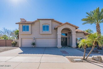 10235 E Dreyfus Ave in Scottsdale, AZ - Foto de edificio - Building Photo