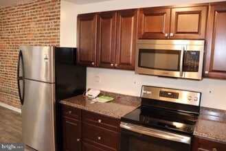 1646 E Pratt St in Baltimore, MD - Foto de edificio - Building Photo