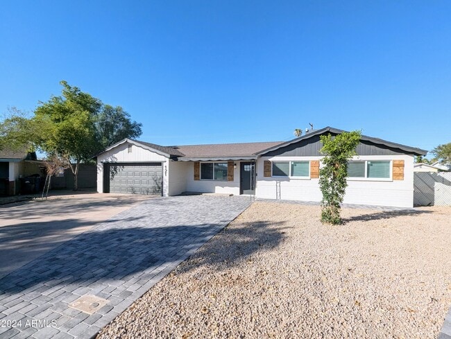 121 N Flint Cir in Mesa, AZ - Building Photo - Building Photo