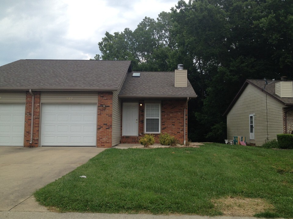 522 Pepperhill Ct in Glen Carbon, IL - Building Photo