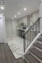 5582 Meadowcrest Ave in Mississauga, ON - Building Photo - Building Photo