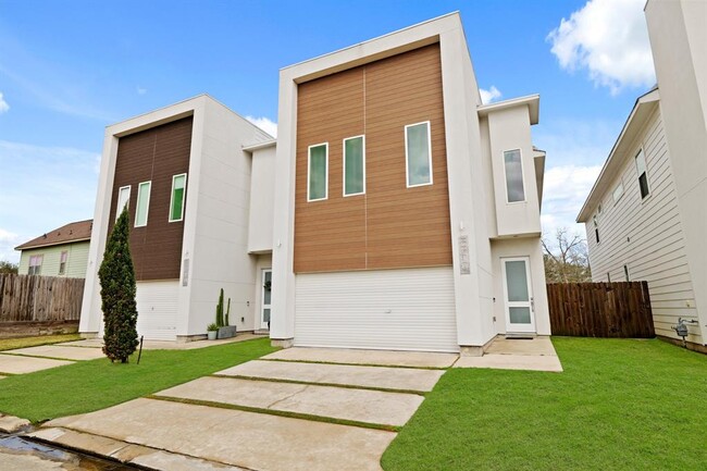 property at 2218 Cortijo Pl