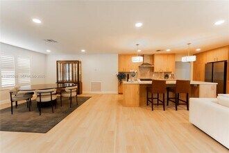 7361 SW 115th St in Miami, FL - Building Photo - Building Photo