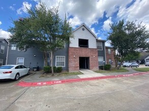 Deerwood Pines in Houston, TX - Building Photo - Building Photo