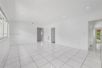 6306 SW 12th St in West Miami, FL - Building Photo - Building Photo