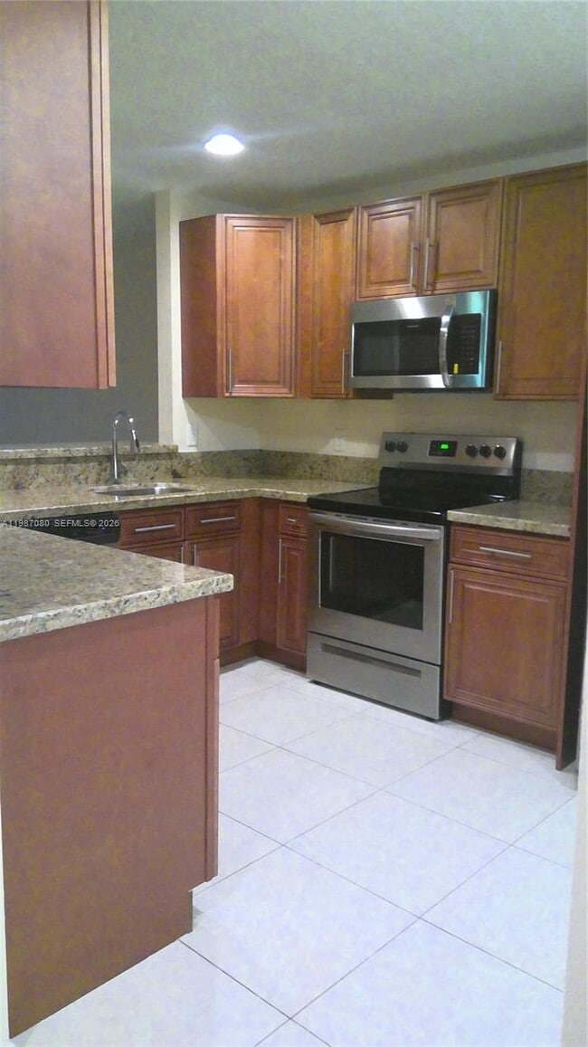 9960 NW 19th Pl in Sunrise, FL - Building Photo - Building Photo