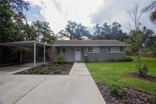 111 E 143rd Ave in Tampa, FL - Building Photo