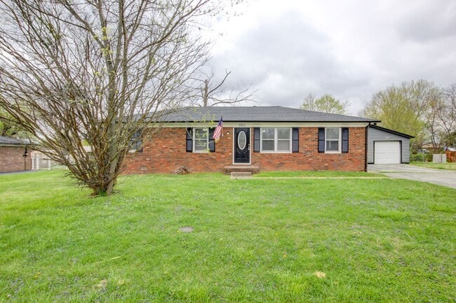 property at 3911 Tanglewood Dr