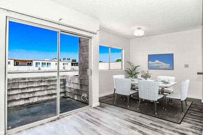 5414 Newcastle Ave in Los Angeles, CA - Building Photo - Building Photo