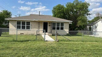 1157 Oxbow Ln in Dallas, TX - Building Photo