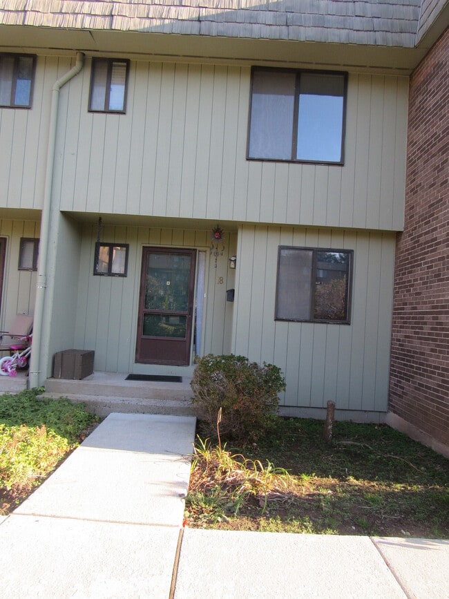 18 Magnolia Hill Ct in Cromwell, CT - Building Photo - Building Photo