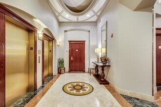 230 W Division St in Chicago, IL - Building Photo - Building Photo