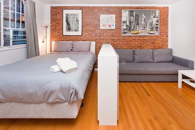 339 E 95th St in New York, NY - Building Photo - Building Photo