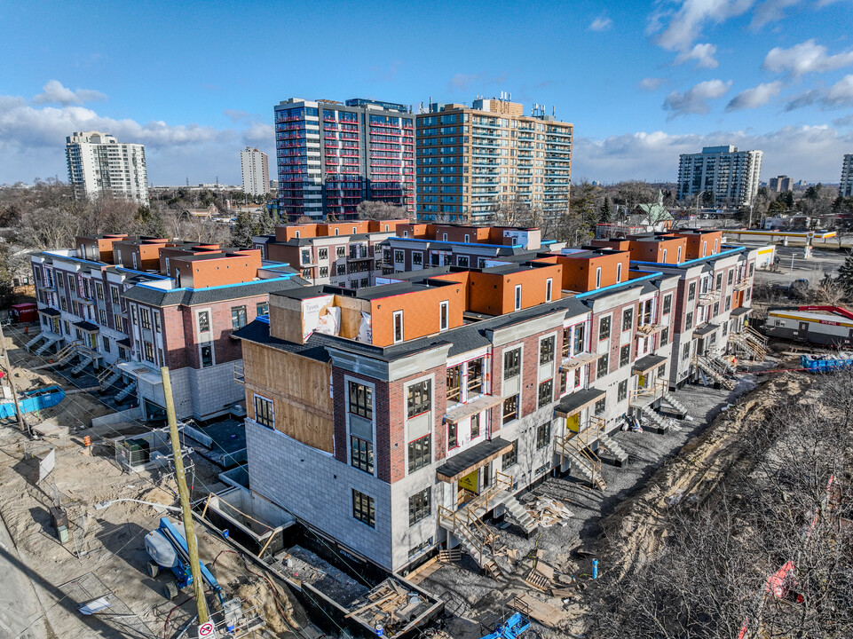 Applewood Towns in Mississauga, ON - Building Photo