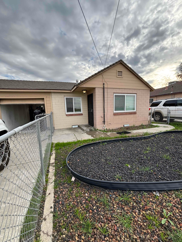 2914 W Yosemite Ave in Manteca, CA - Building Photo - Building Photo