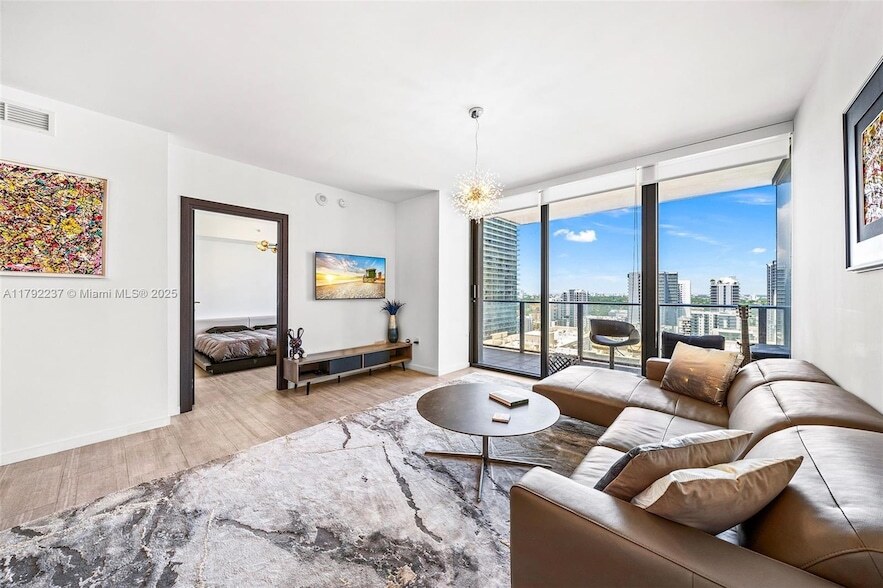 1000 Brickell Plaza, Unit 2111 in Miami, FL - Building Photo