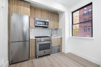 138 E 38th St in New York, NY - Building Photo - Building Photo