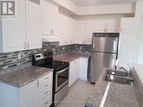 38 Greenwood Dr in Essa, ON - Building Photo - Building Photo