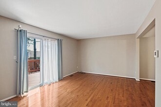 7 Castlehill Ct in Timonium, MD - Building Photo - Building Photo