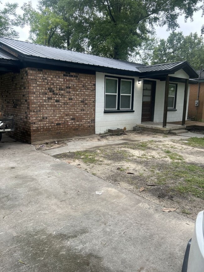 206 Whitehead St in Thomson, GA - Building Photo - Building Photo