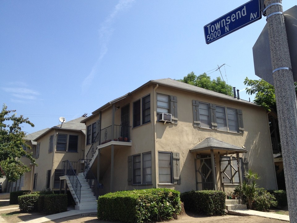 5056 Townsend Ave in Los Angeles, CA - Foto de edificio