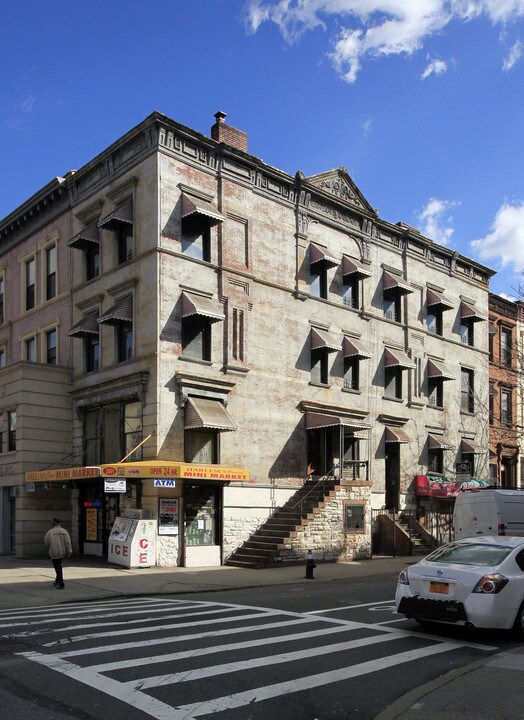 2001 Adam Clayton Powell Jr Blvd in New York, NY - Foto de edificio