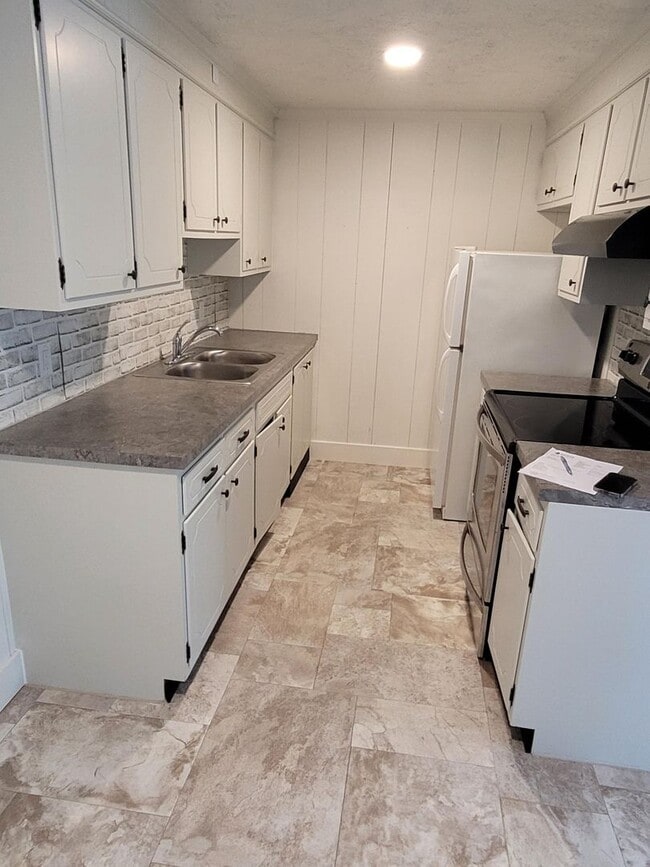 3707 Old Philadelphia Pike in Gordonville, PA - Building Photo - Building Photo