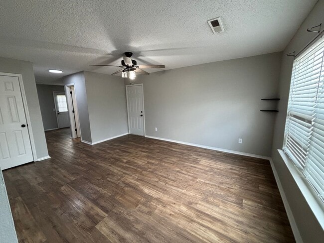 3301 SW Victoria Pl in Bentonville, AR - Foto de edificio - Building Photo