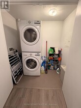 4130 Parkside Village Dr in Mississauga, ON - Building Photo - Building Photo