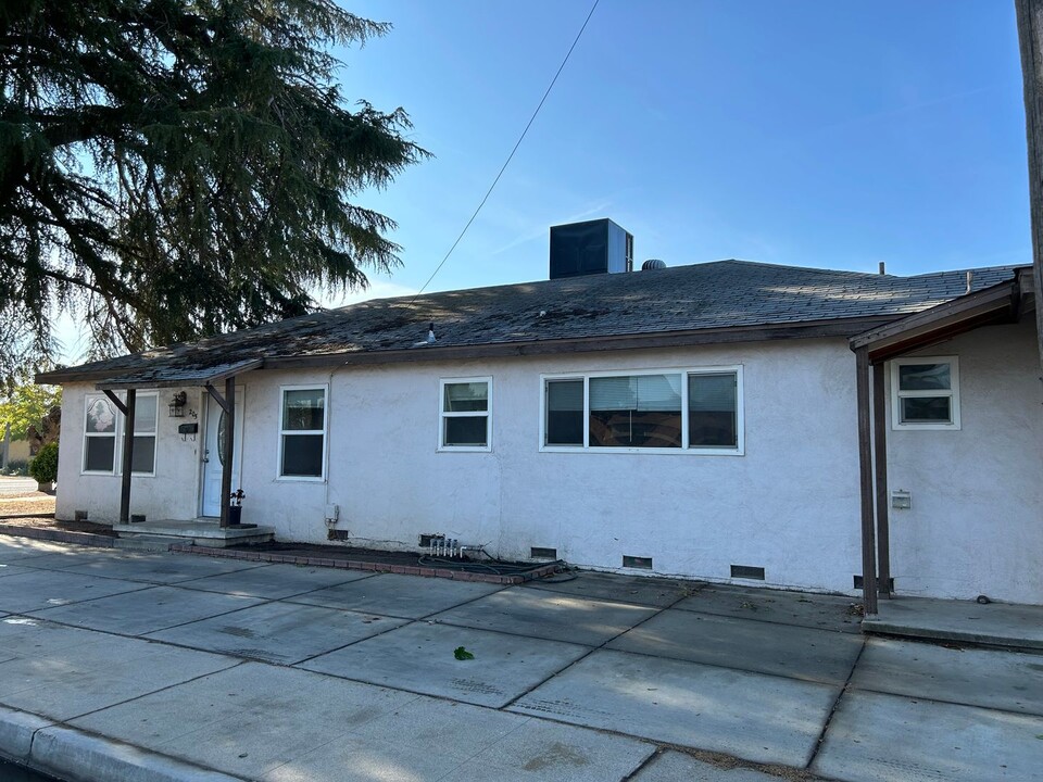 205 N 13th St in Chowchilla, CA - Building Photo