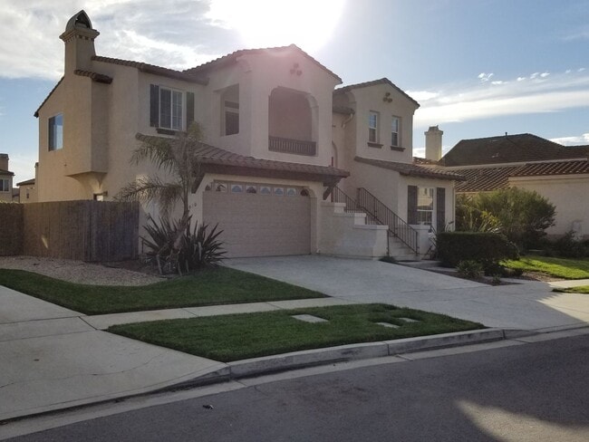 910 Burgundy Ct in Santa Maria, CA - Building Photo - Building Photo
