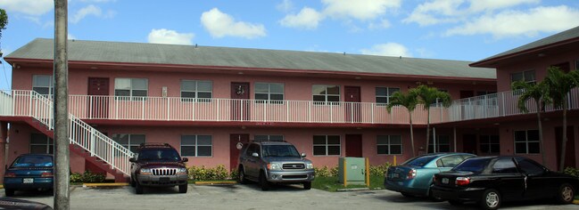 2810-2890 W 71st St in Hialeah, FL - Building Photo - Building Photo