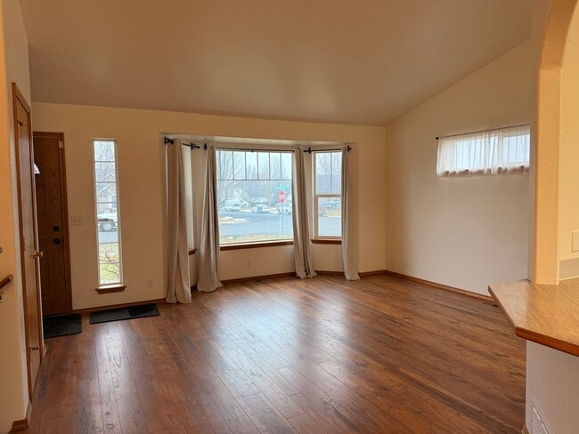 8104 N Ainsworth Dr in Hayden, ID - Building Photo - Building Photo