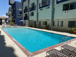 Bay on 6th in Santa Monica, CA - Foto de edificio - Building Photo