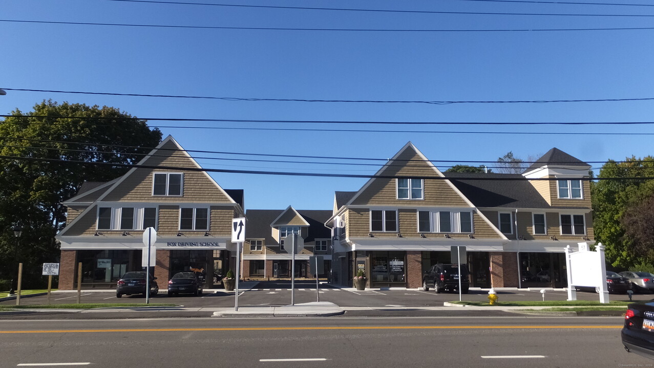 67 W Main St in Clinton, CT - Building Photo