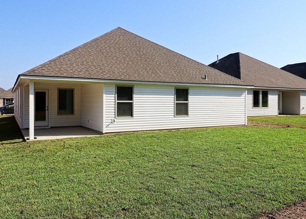 620 LAMBOT AVE in Zachary, LA - Building Photo