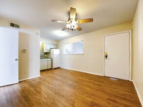 Swisher Apartments in Austin, TX - Building Photo - Building Photo