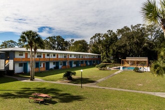 Stardust in Jacksonville, FL - Foto de edificio - Building Photo